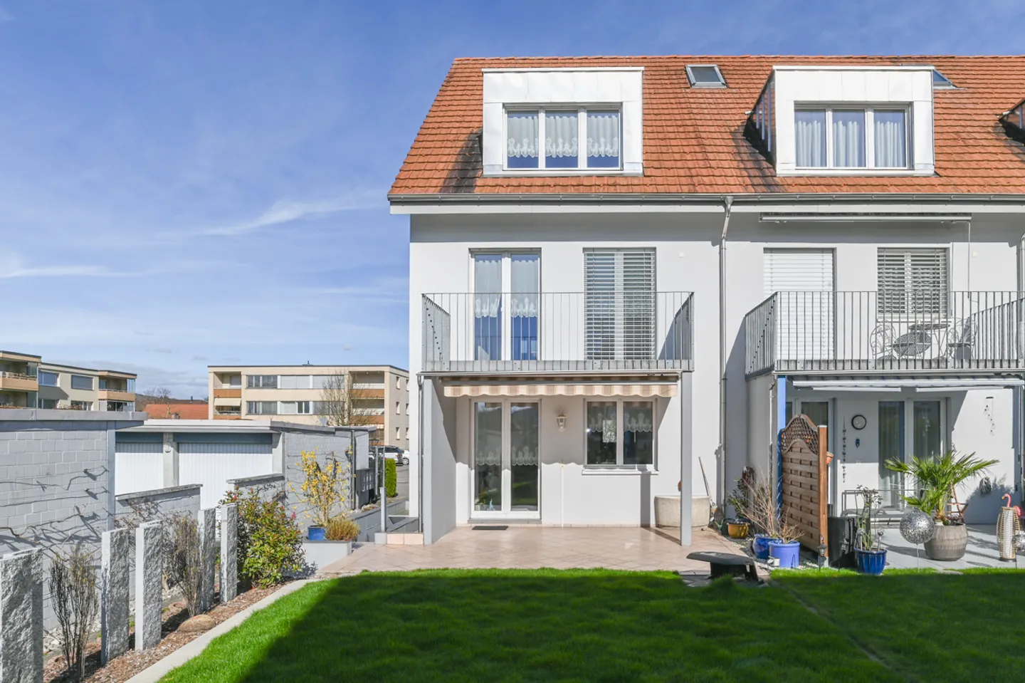 Charming Townhouse with Garden - Photo 3 of 13