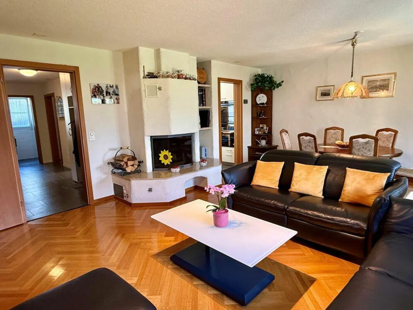 Casa bifamiliare di 7,5 stanze in una zona residenziale tranquilla - Foto 3 di 7