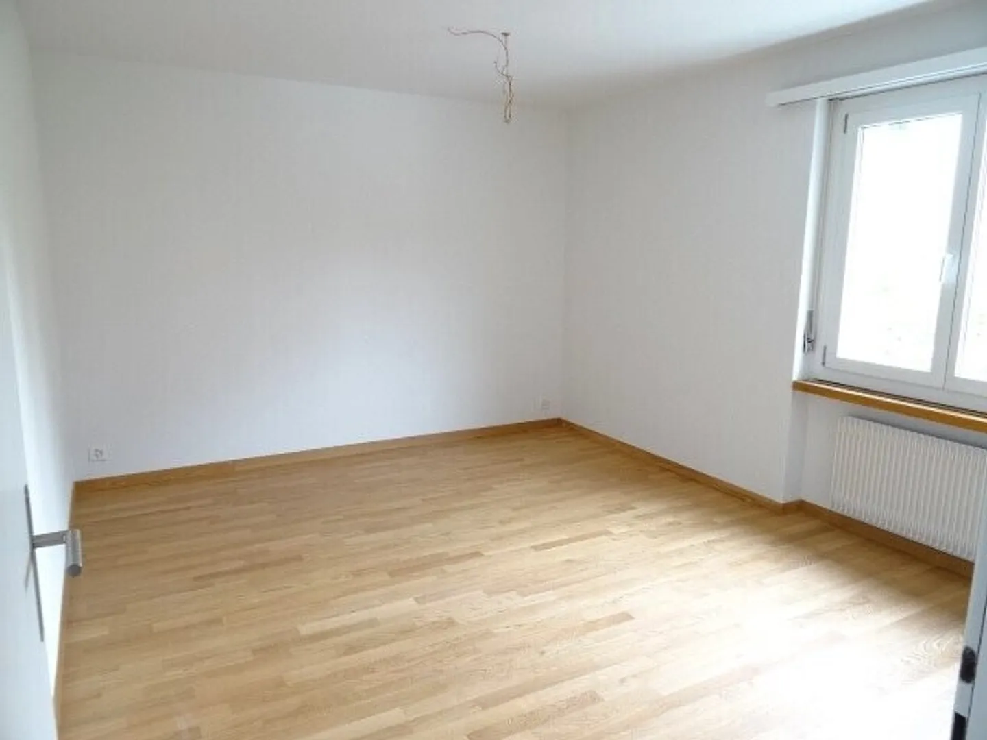 Appartement moderne de 4,5 pièces de 95 m² au 2ème étage avec grand balcon - Photo 7 sur 9