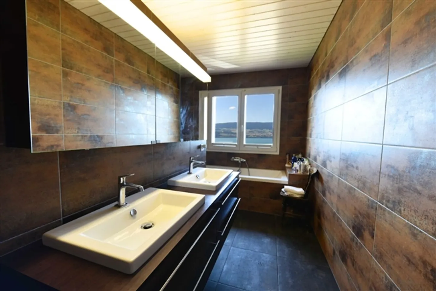 Modern Villa with Panoramic Lake View - Photo 6 of 12