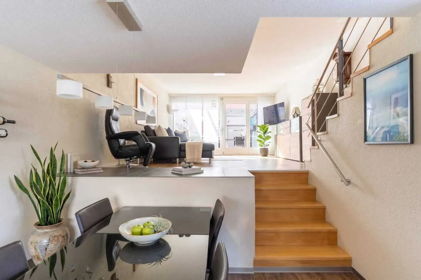 Casa angolare elegante con veranda e comfort abitativo moderno - Foto 1 di 9