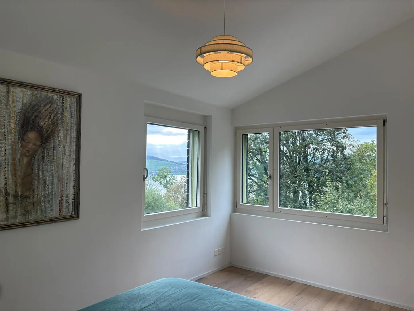 Detached 5.5-Room Family Home with Lake Views & 3 Parking Spaces - Photo 6 of 19