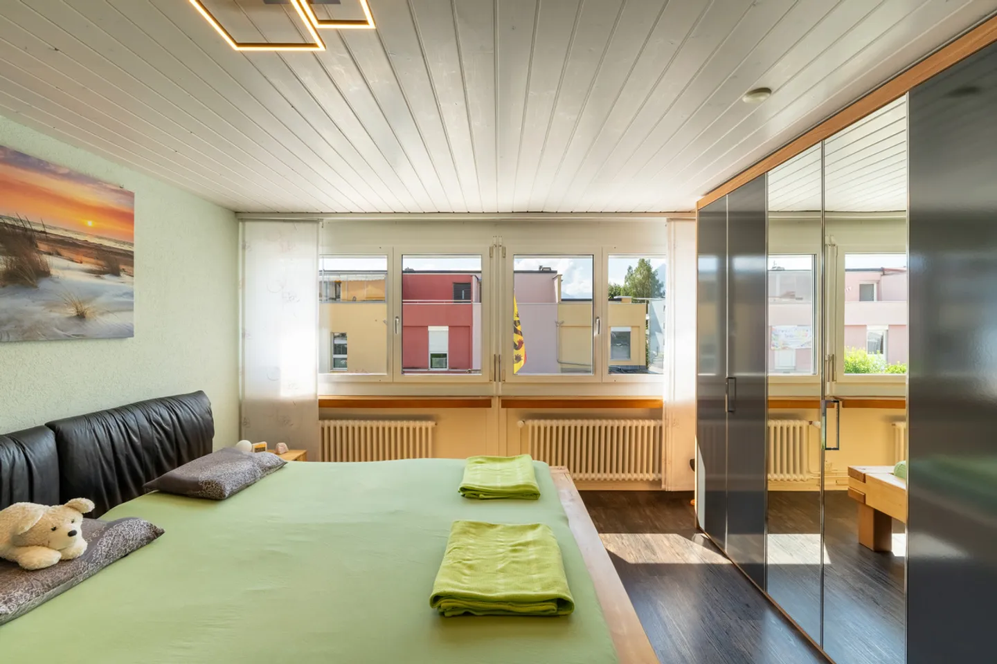 Casa angolare elegante con veranda e comfort abitativo moderno - Foto 5 di 9