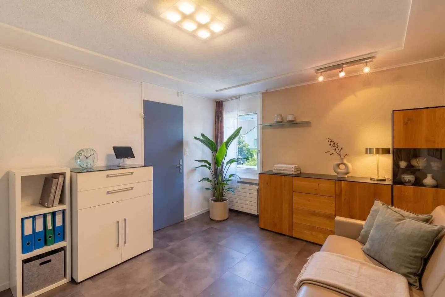 Casa angolare elegante con veranda e comfort abitativo moderno - Foto 6 di 9