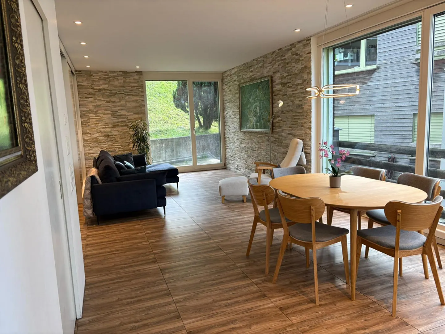 Detached 5.5-Room Family Home with Lake Views & 3 Parking Spaces - Photo 10 of 19