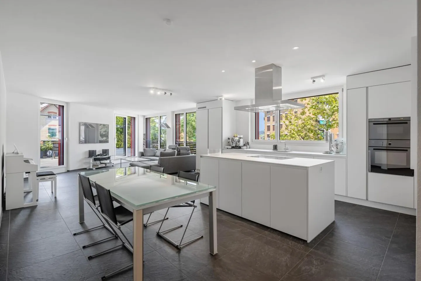 Appartement penthouse moderne de 5,5 pièces dans un emplacement central à Dietlikon - Photo 1 sur 6