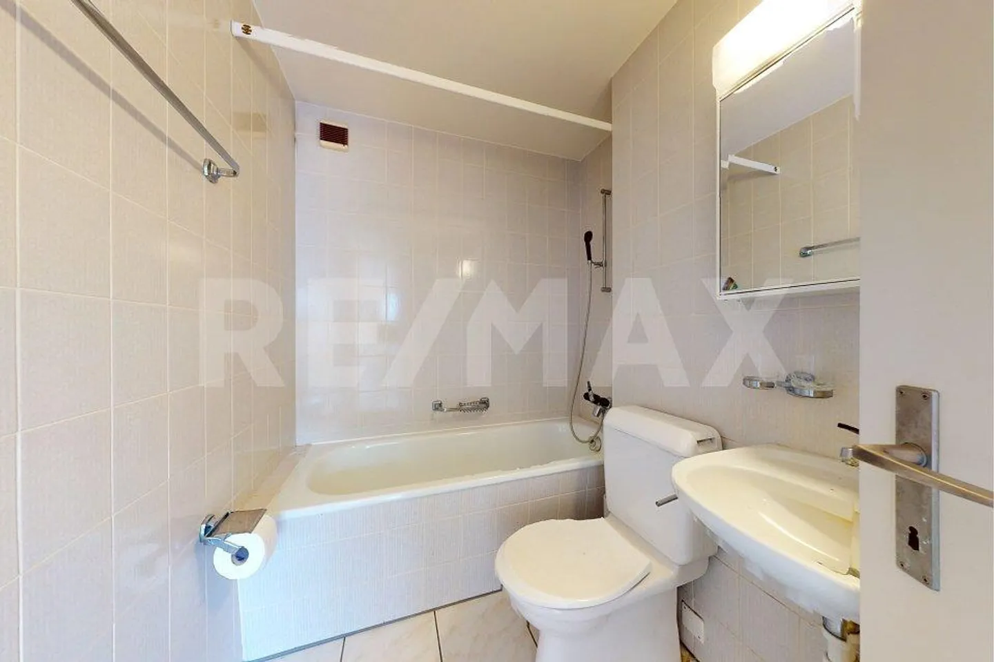 Cozy 3 1/2-Room Apartment with Garden on Bruderholz - Photo 6 of 11