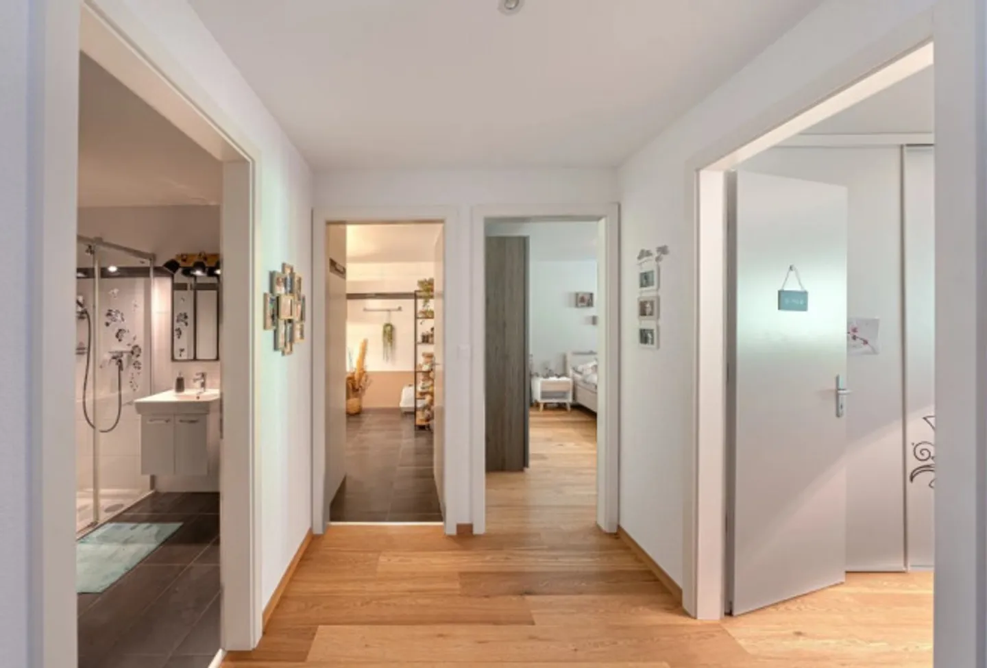 Chernex - Schönes 3,5-Zimmer-Apartment von 120m2 mit Seeblick - Foto 7 von 12