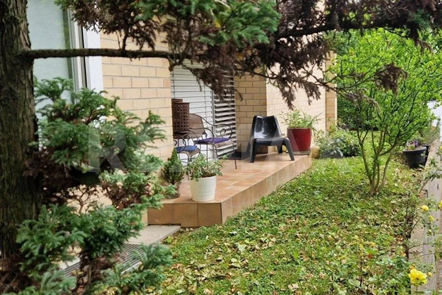Cozy 3 1/2-Room Apartment with Garden on Bruderholz - Photo 9 of 11