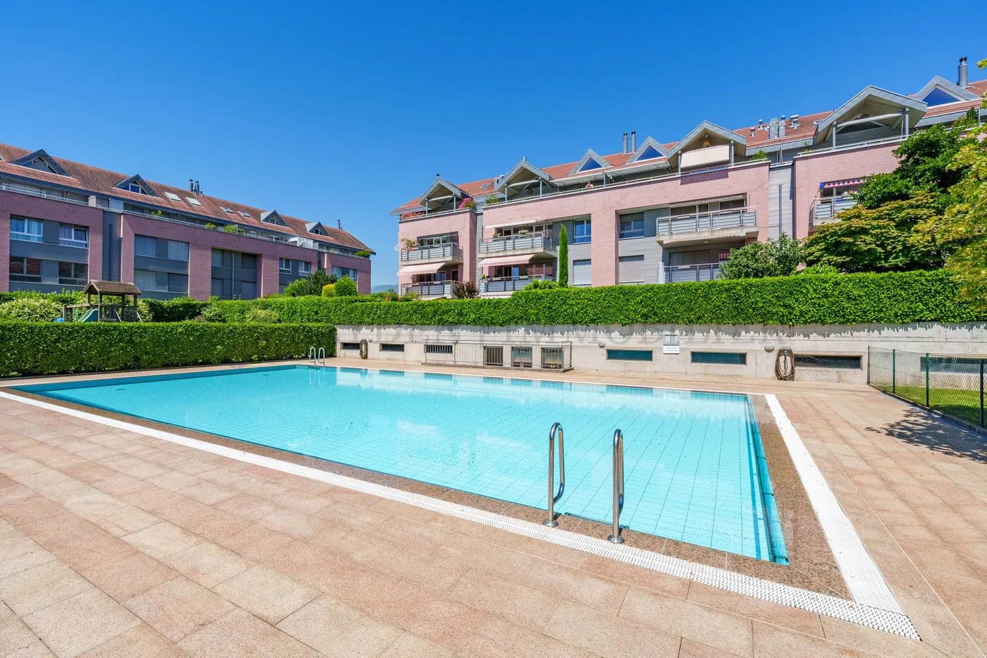 Appartement spacieux avec vue alpine - Photo 1 sur 14