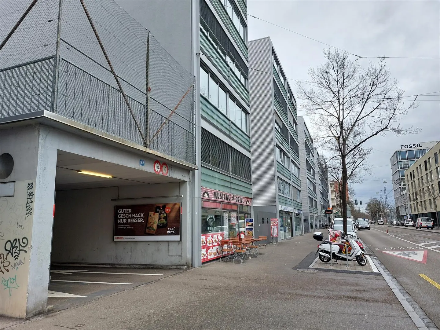 Places de stationnement pour motos à louer au Riehenring - Photo 1 sur 1