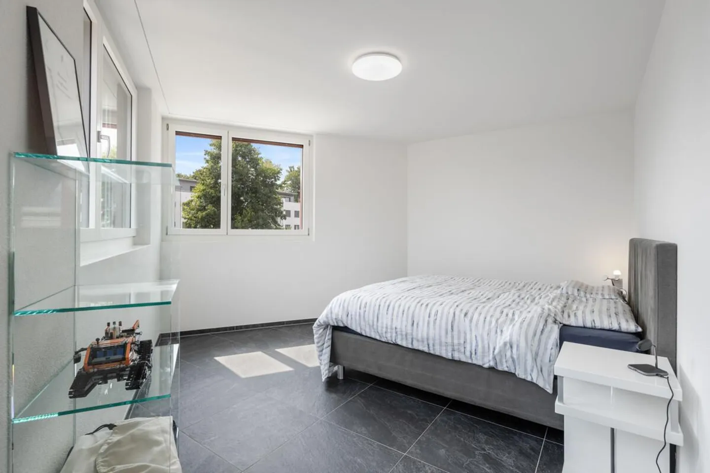 Appartement penthouse moderne de 5,5 pièces dans un emplacement central à Dietlikon - Photo 2 sur 6
