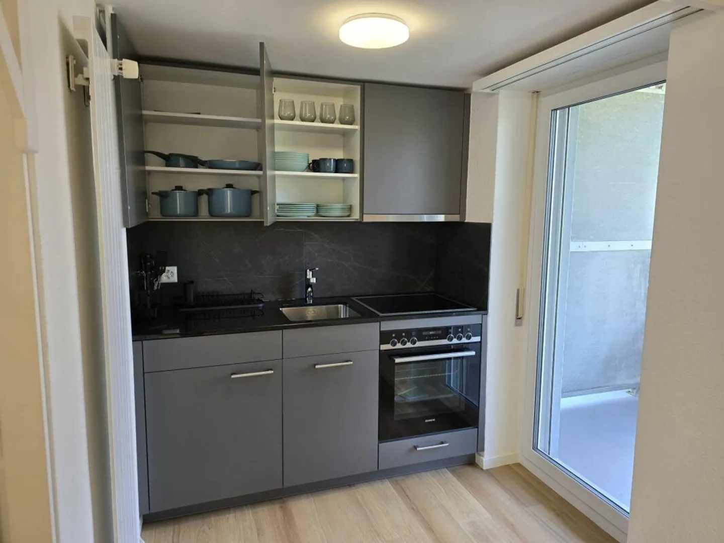 1.5-room city apartment renovated and furnished - Photo 3 of 6