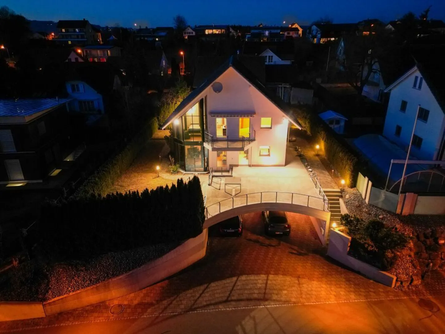 *RISERVATO* Casa di design esclusiva con architettura unica e comfort moderno - Foto 2 di 12