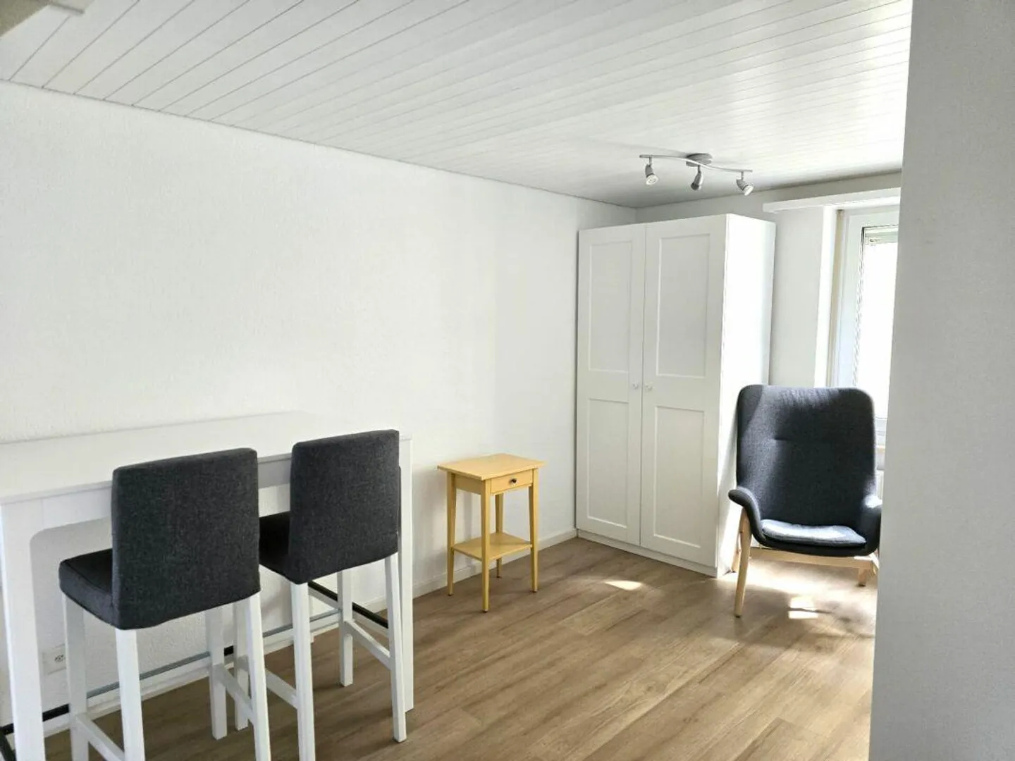 1.5-room city apartment renovated and furnished - Photo 4 of 6