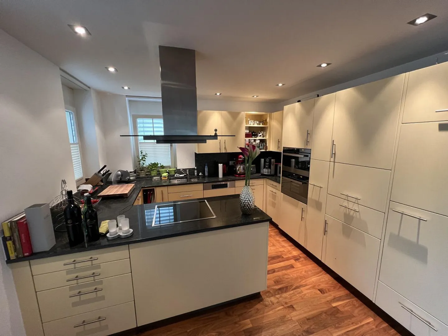 Appartamento al piano terra di 190 m2 con giardino di 265 m2 ad uso esclusivo - Foto 3 di 5