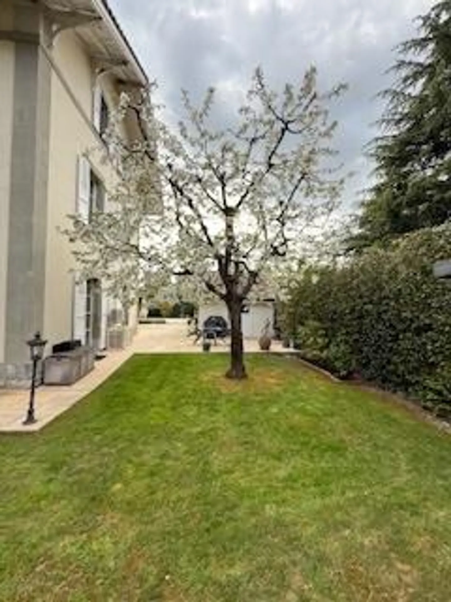 Außergewöhnliche Villa in Conches - Foto 1 von 1