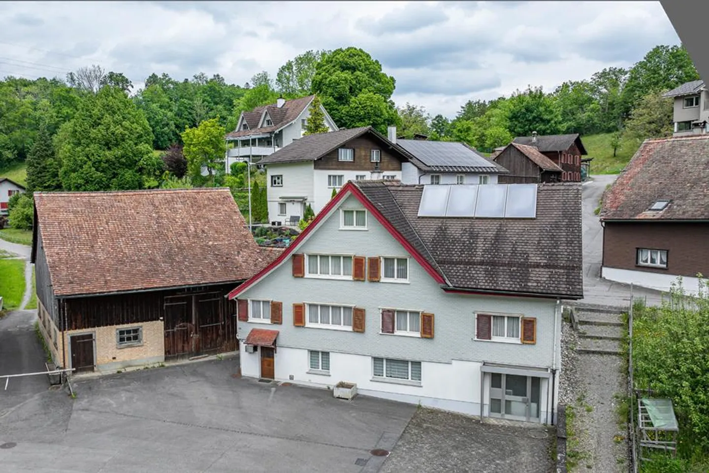 Maison individuelle de 9 pièces - Photo 1 sur 8