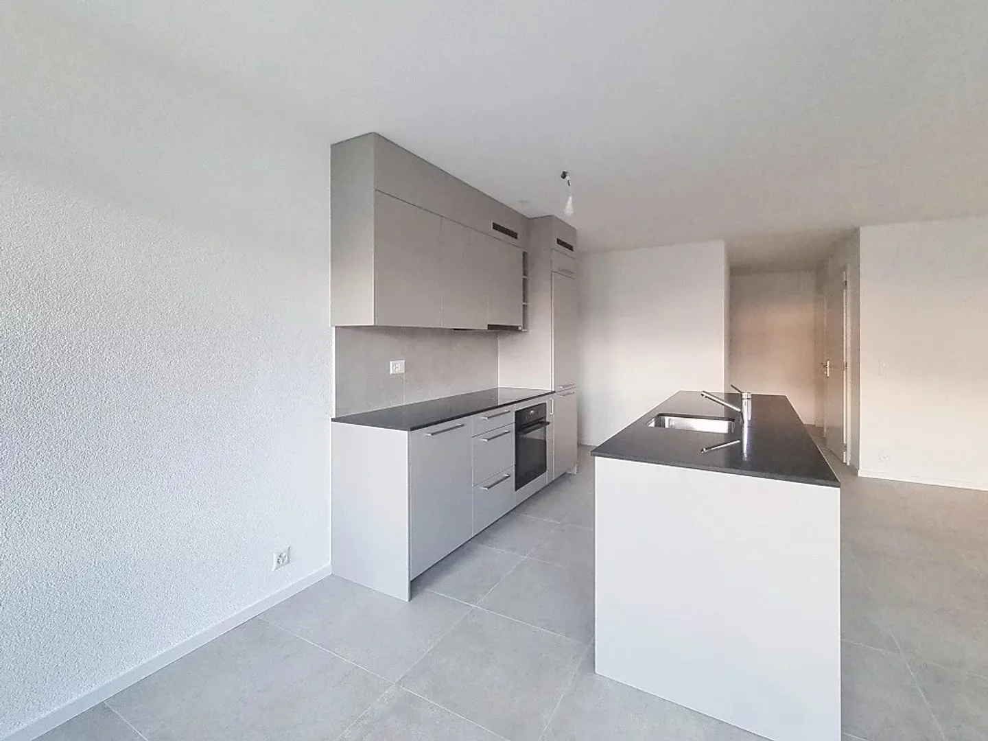 Spacious 4.5 rooms on the top floor - Photo 2 of 10