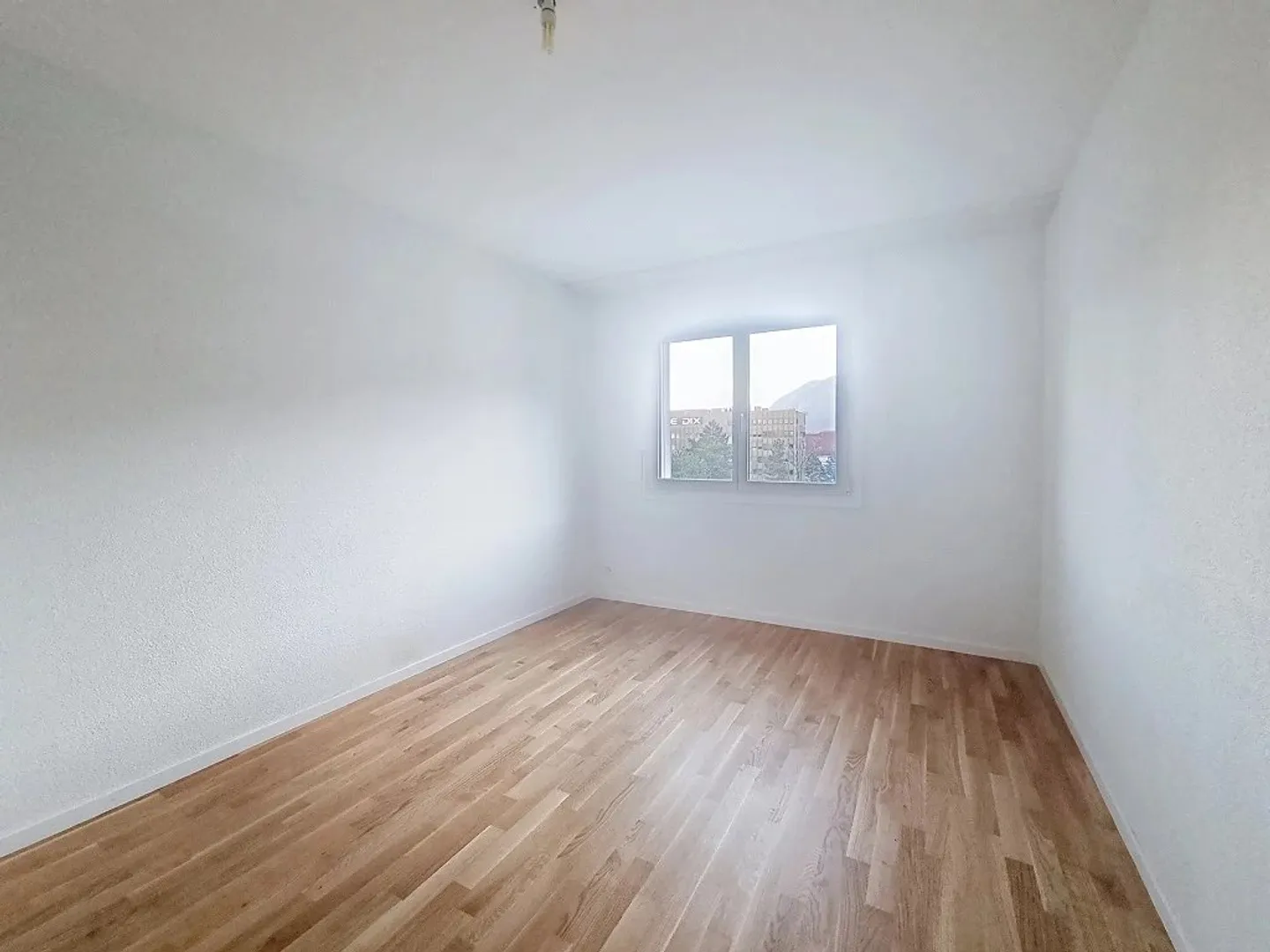 Spacious 4.5 rooms on the top floor - Photo 5 of 10