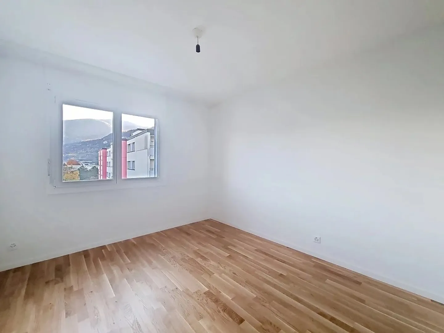 Spacious 4.5 rooms on the top floor - Photo 6 of 10