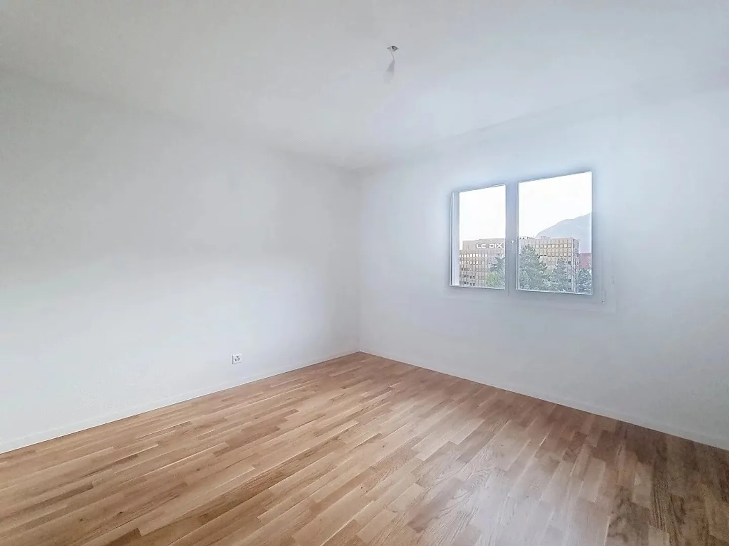 Spacious 4.5 rooms on the top floor - Photo 7 of 10