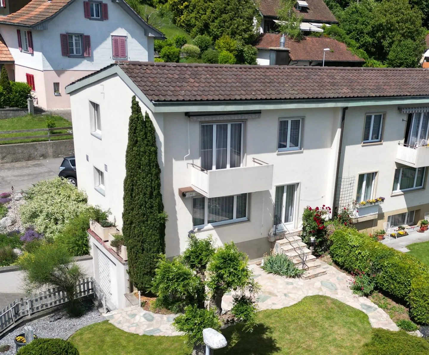 Maison semi-détachée de 4,5 pièces dans un emplacement ensoleillé - Photo 1 sur 13