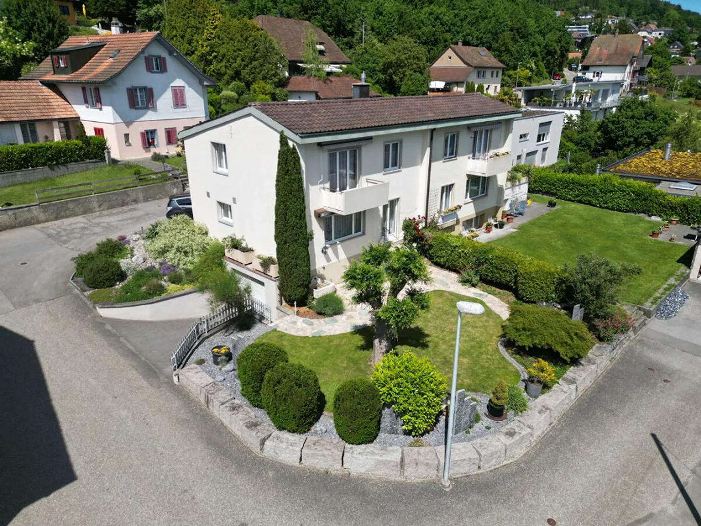 Maison semi-détachée de 4,5 pièces dans un emplacement ensoleillé - Photo 2 sur 13