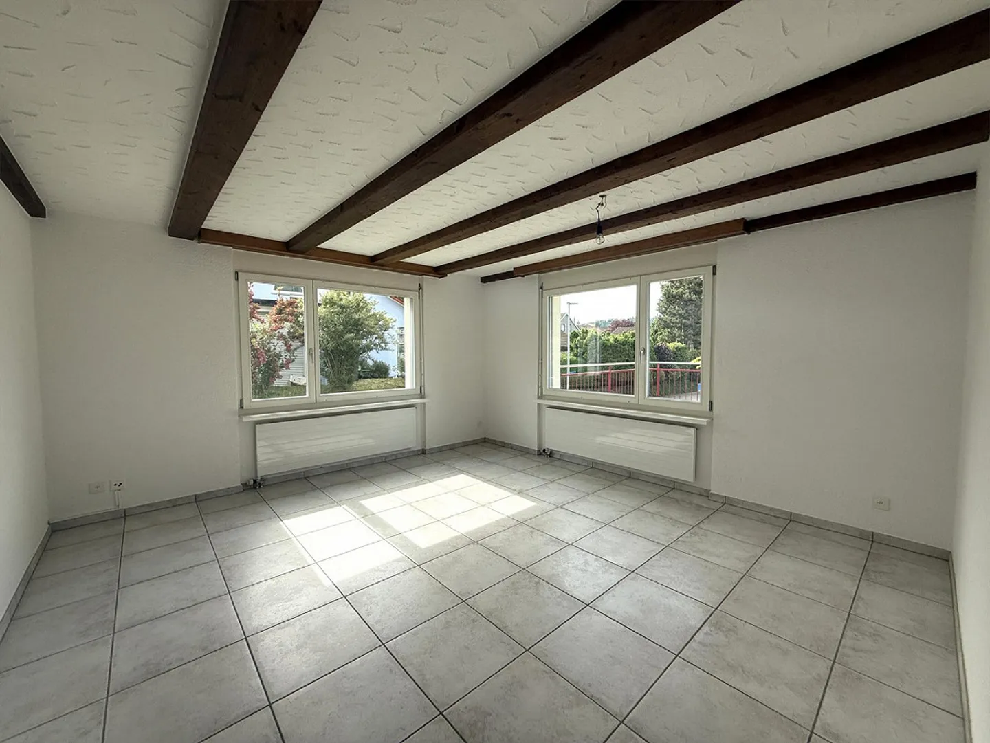 Appartement 4 pièces confortable avec grande terrasse dans un endroit calme - Photo 3 sur 10