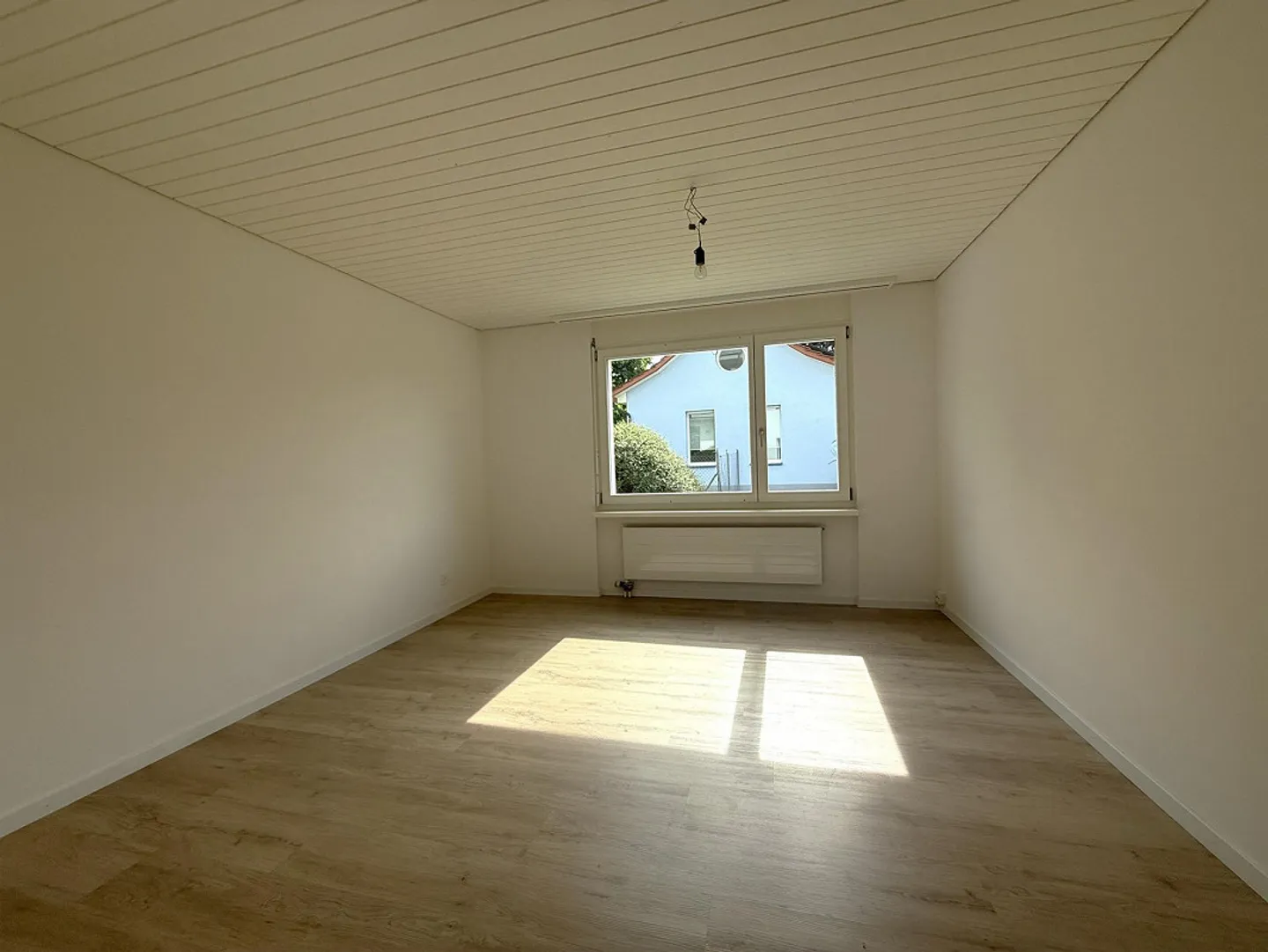 Appartement 4 pièces confortable avec grande terrasse dans un endroit calme - Photo 4 sur 10