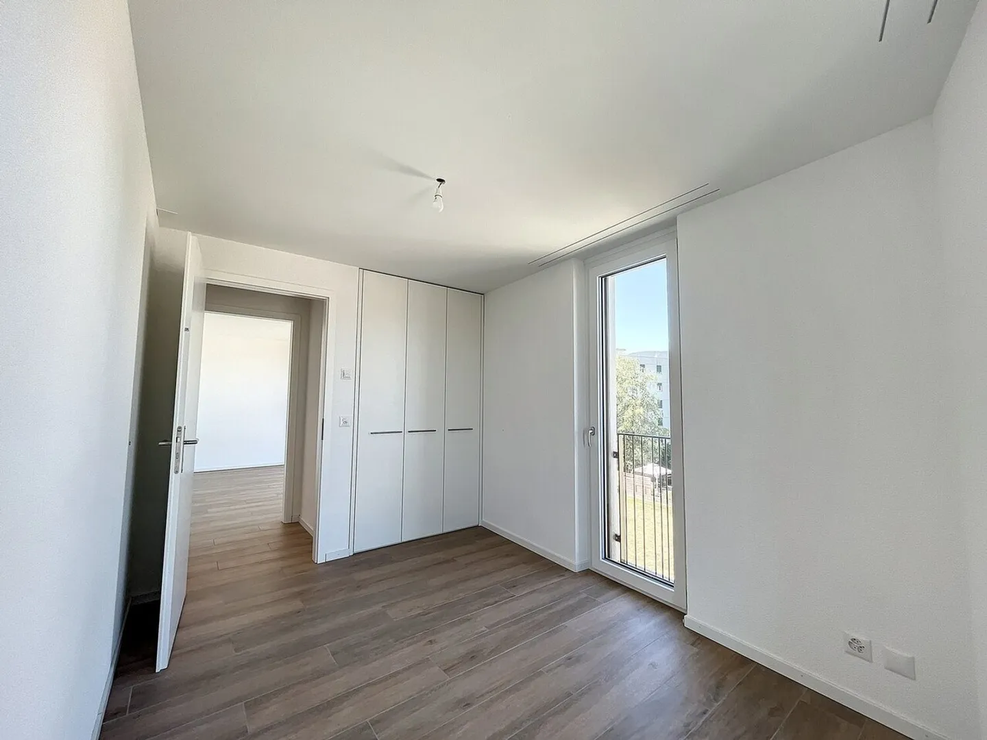 MAGNIFICENT 4 ½ room spacious and bright apartment - Photo 5 of 8