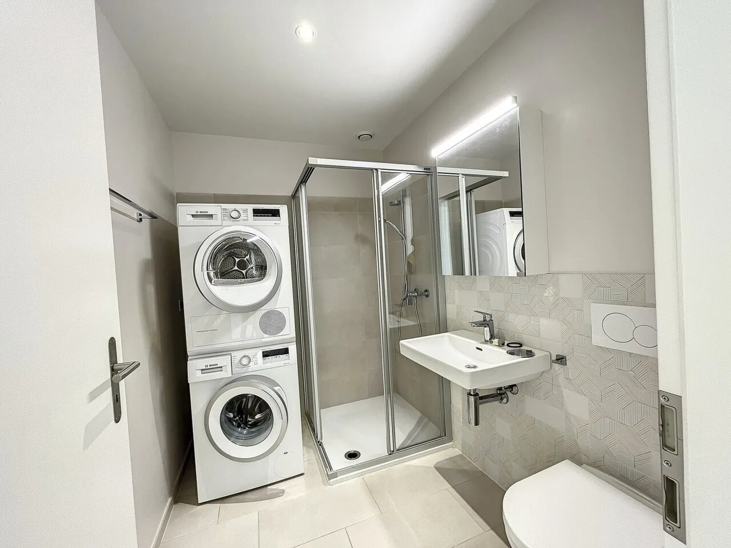 MAGNIFICENT 4 ½ room spacious and bright apartment - Photo 7 of 8