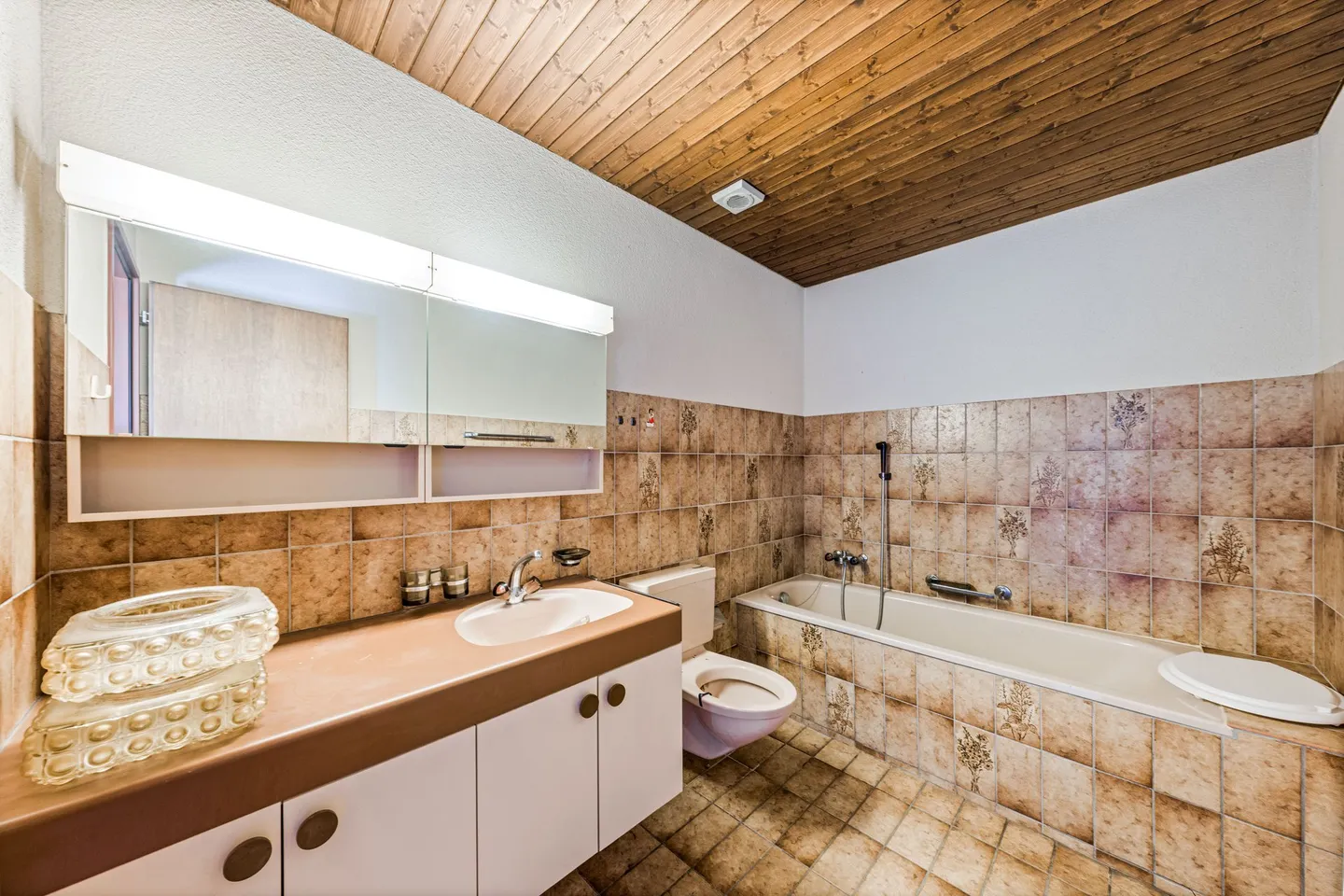 Family-friendly home with balcony - Photo 10 of 11