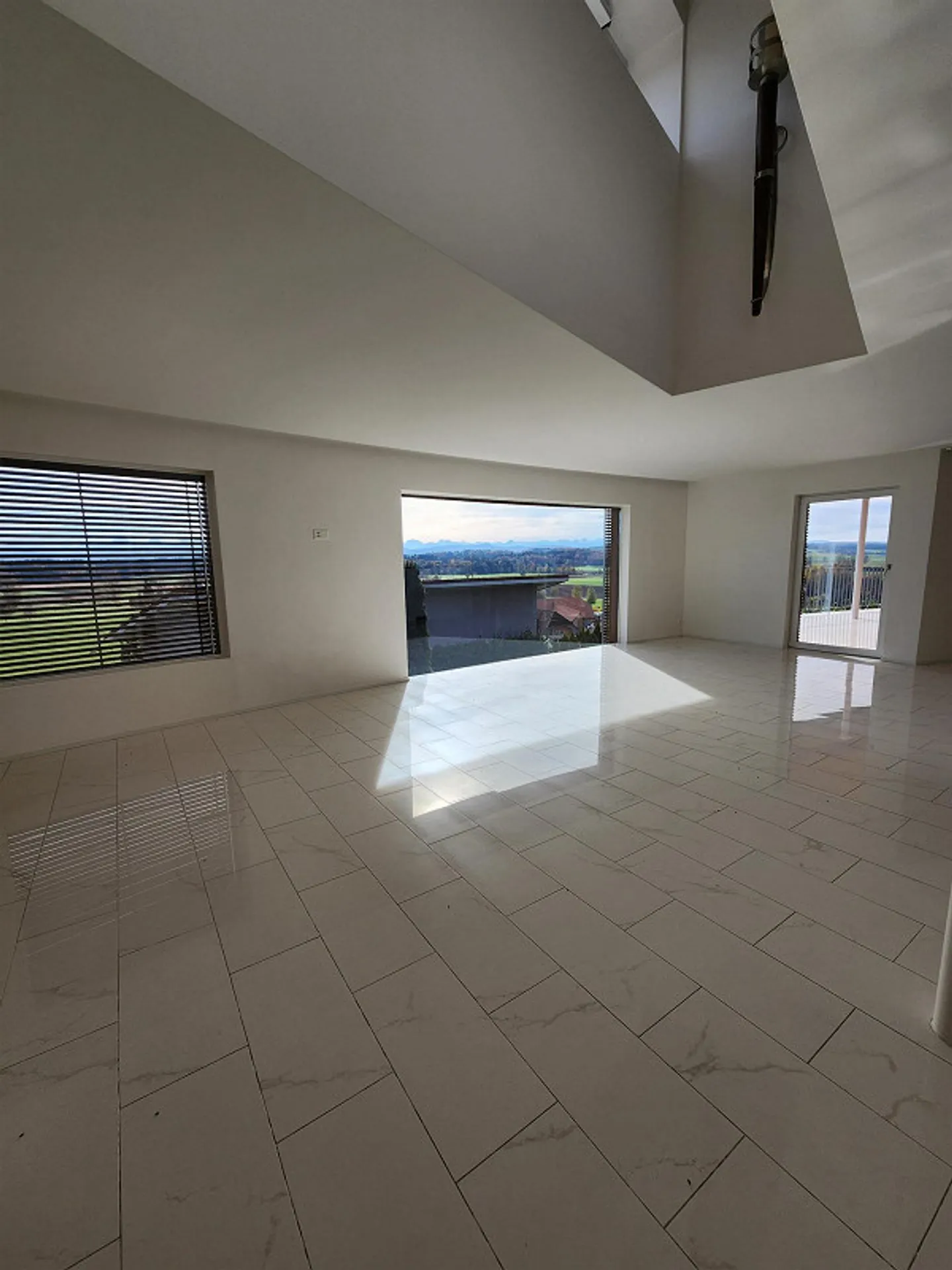 Extraordinary 3.5 Room Duplex Penthouse Apartment / 183m2 - Photo 3 of 24