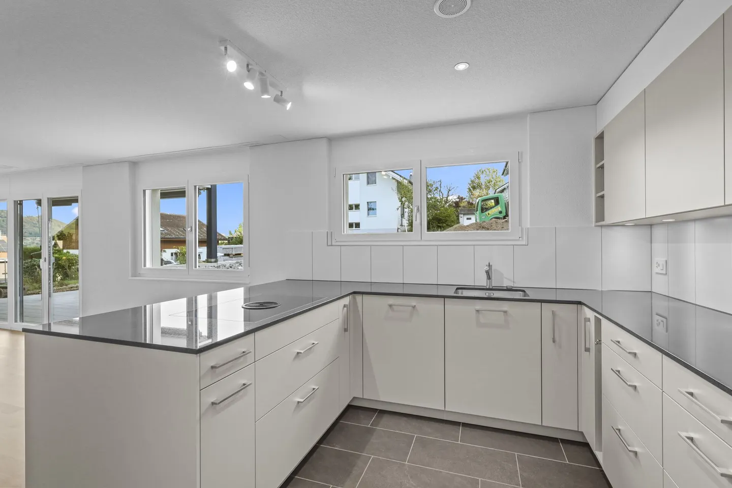 Appartement 4,5 pièces au rez-de-chaussée avec jardin - Photo 1 sur 9