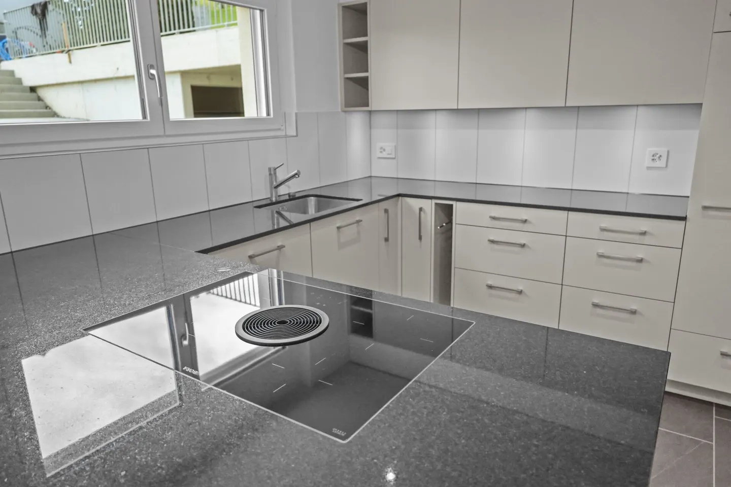 Appartement 4,5 pièces au rez-de-chaussée avec jardin - Photo 3 sur 9