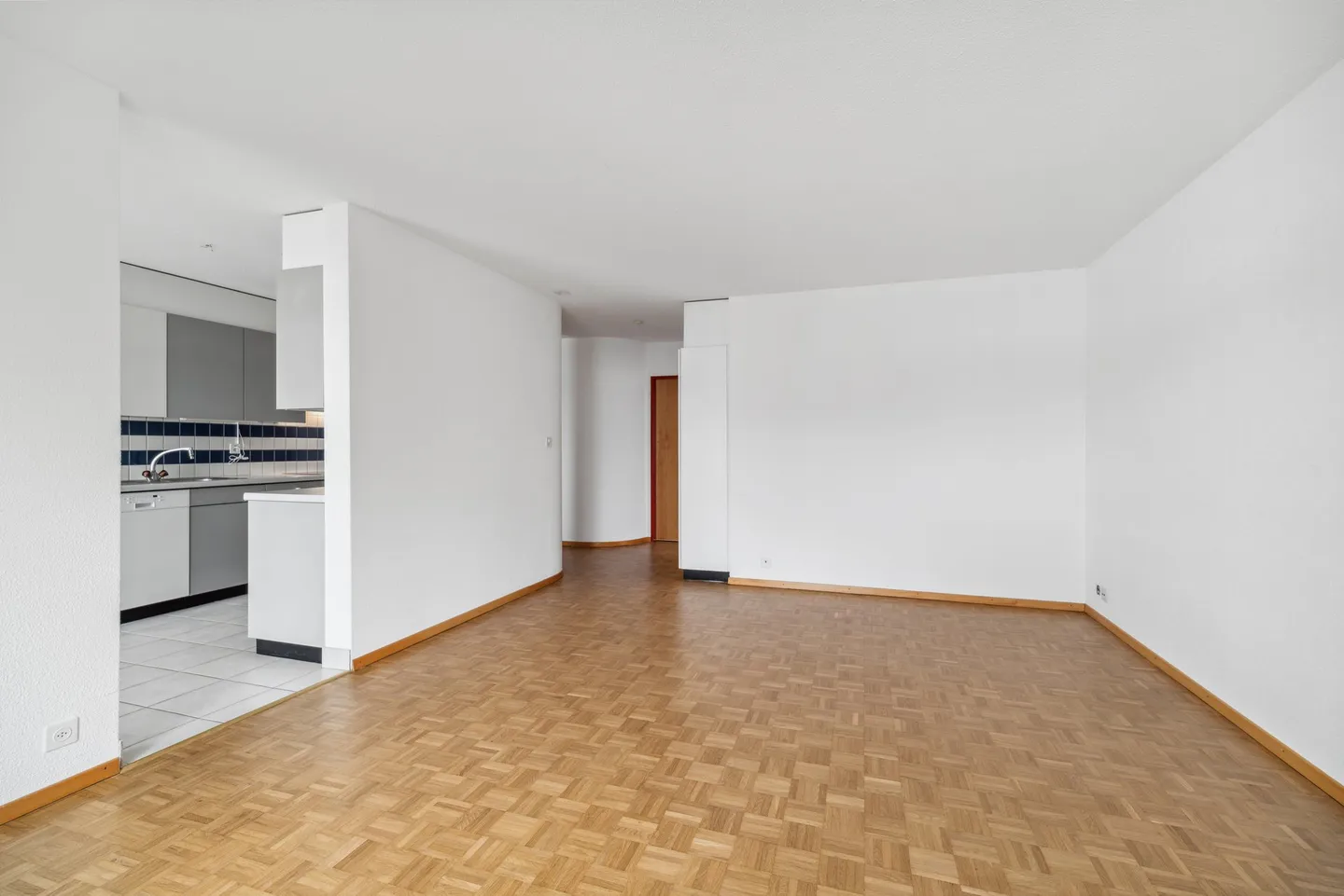 Spacious 4.5-room apartment - *Rental with free deposit!* - Photo 3 of 7