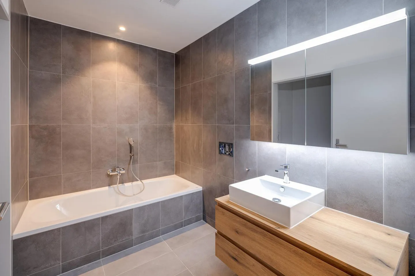 4.5 Room Apartment in Worben - Photo 7 of 9