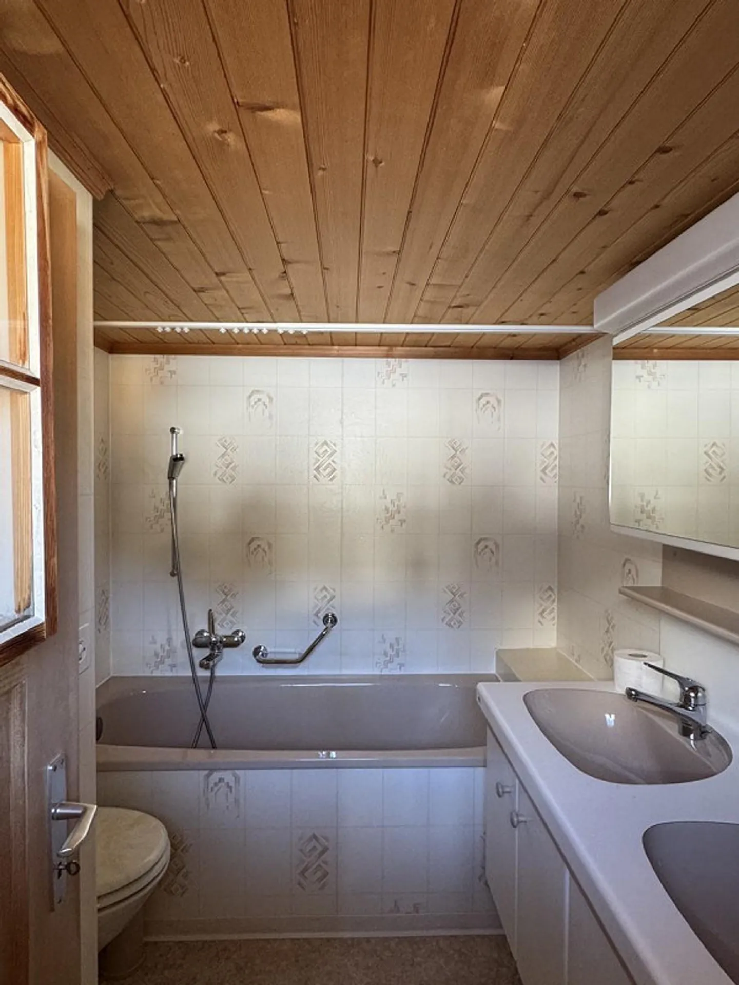 Charming Second Home in Saanenland - Photo 12 of 14