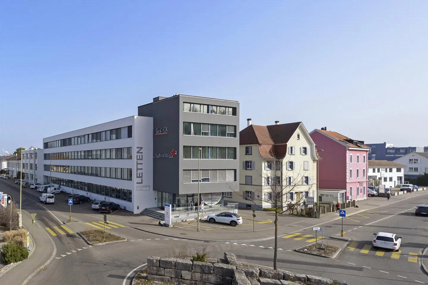 Ufficio moderno e luminoso in una buona posizione ad Allschwil - Foto 1 di 10