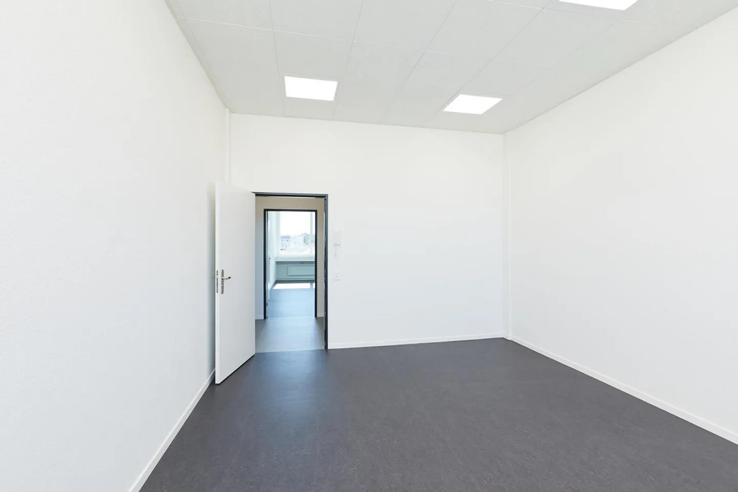 Ufficio moderno e luminoso in una buona posizione ad Allschwil - Foto 5 di 10