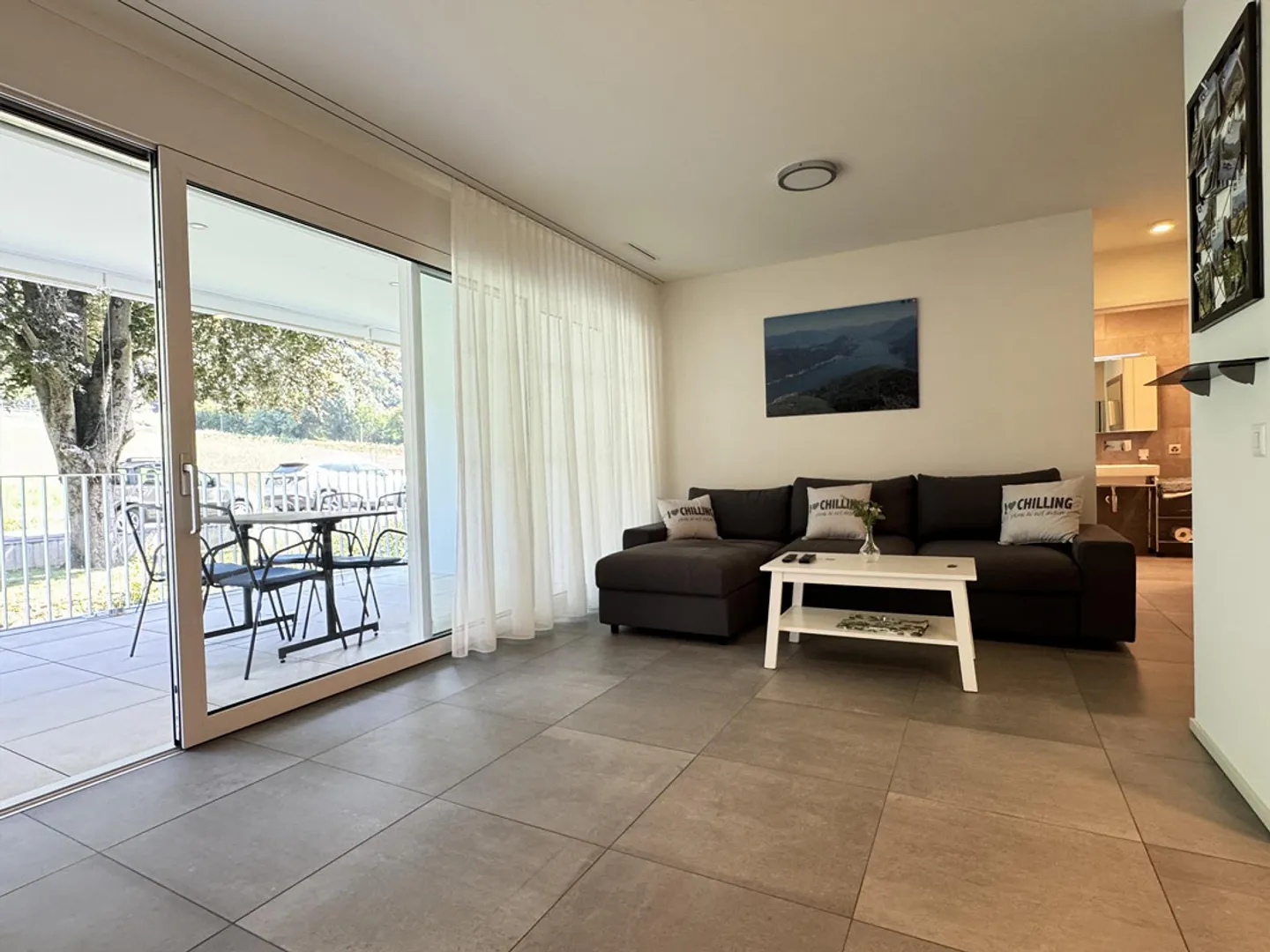 Modern and bright 2.5-room apartment in a residence with pool in Barbengo - Photo 4 of 9