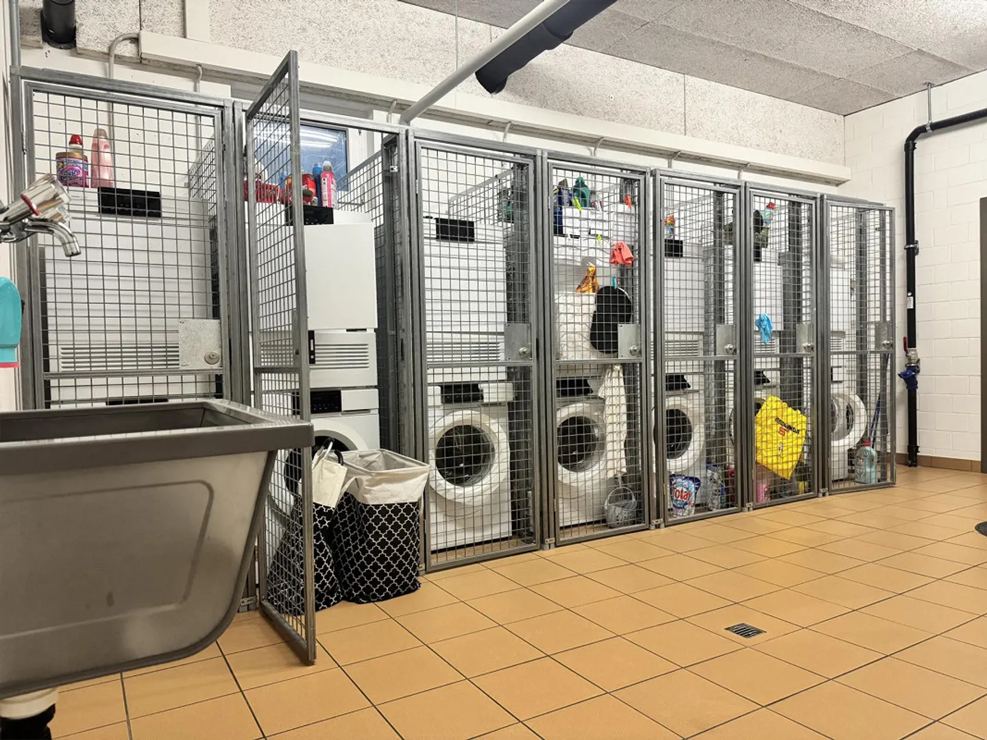 Modern and bright 2.5-room apartment in a residence with pool in Barbengo - Photo 7 of 9