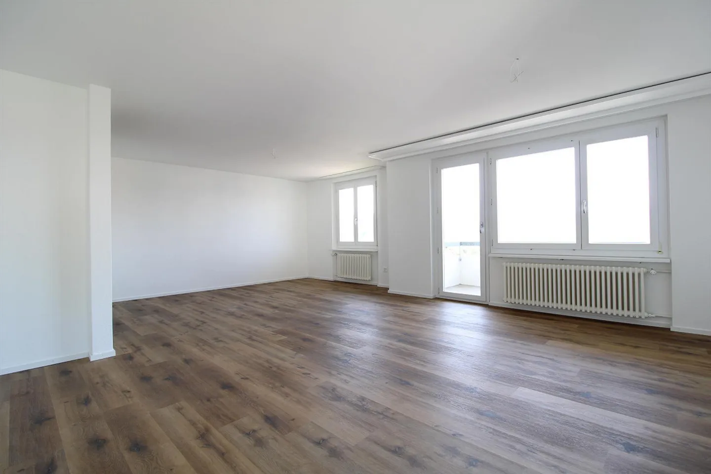Belle et ensoleillée appartement de 3,5 pièces avec balcon - Photo 3 sur 12