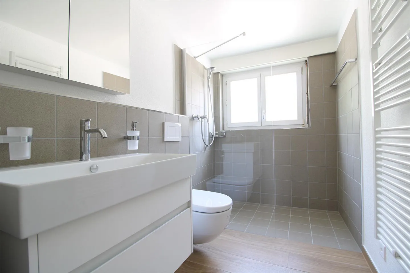 Belle et ensoleillée appartement de 3,5 pièces avec balcon - Photo 5 sur 12
