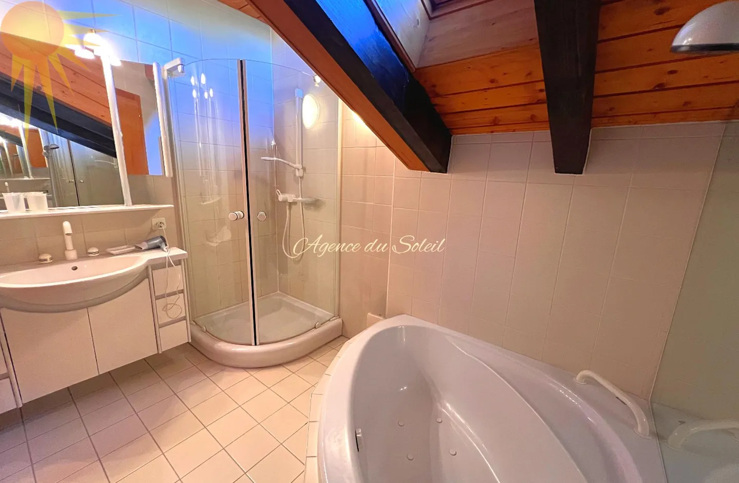 Ideale per una famiglia, questo magnifico e spazioso chalet a 5 minuti in auto da... - Foto 14 di 20