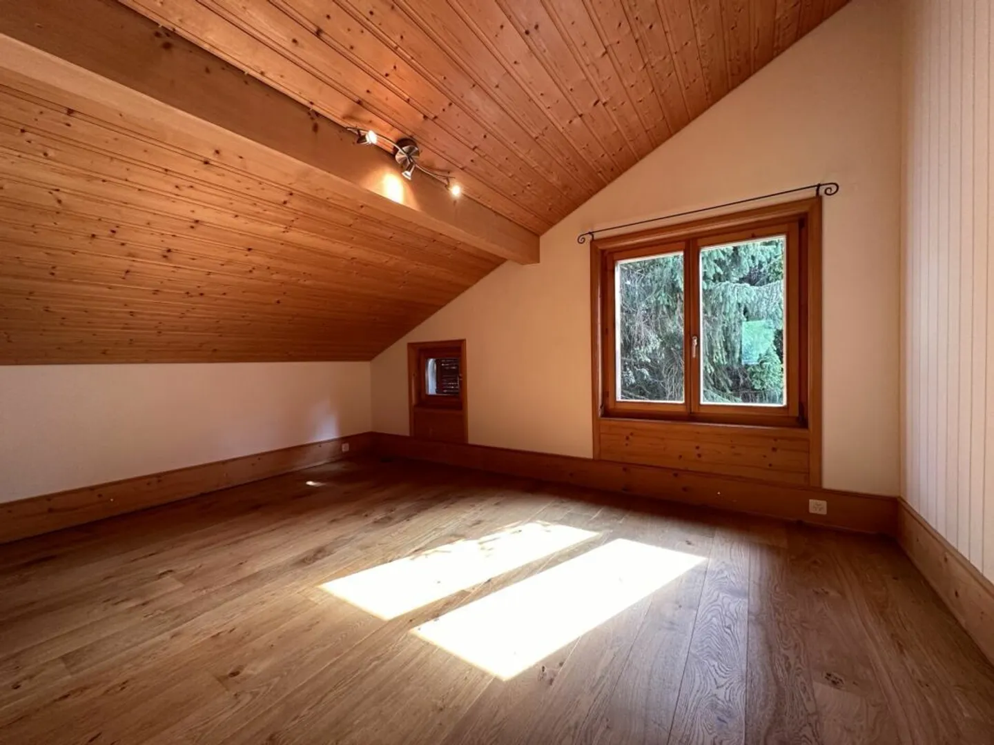 Accogliente appartamento mansardato di 4 stanze in una casa bifamiliare - Foto 5 di 10