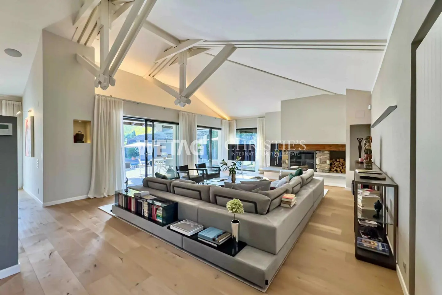Lugano-Magliaso: Elegant Villa with Pool, Surrounded by Greenery, Including... - Photo 7 of 13