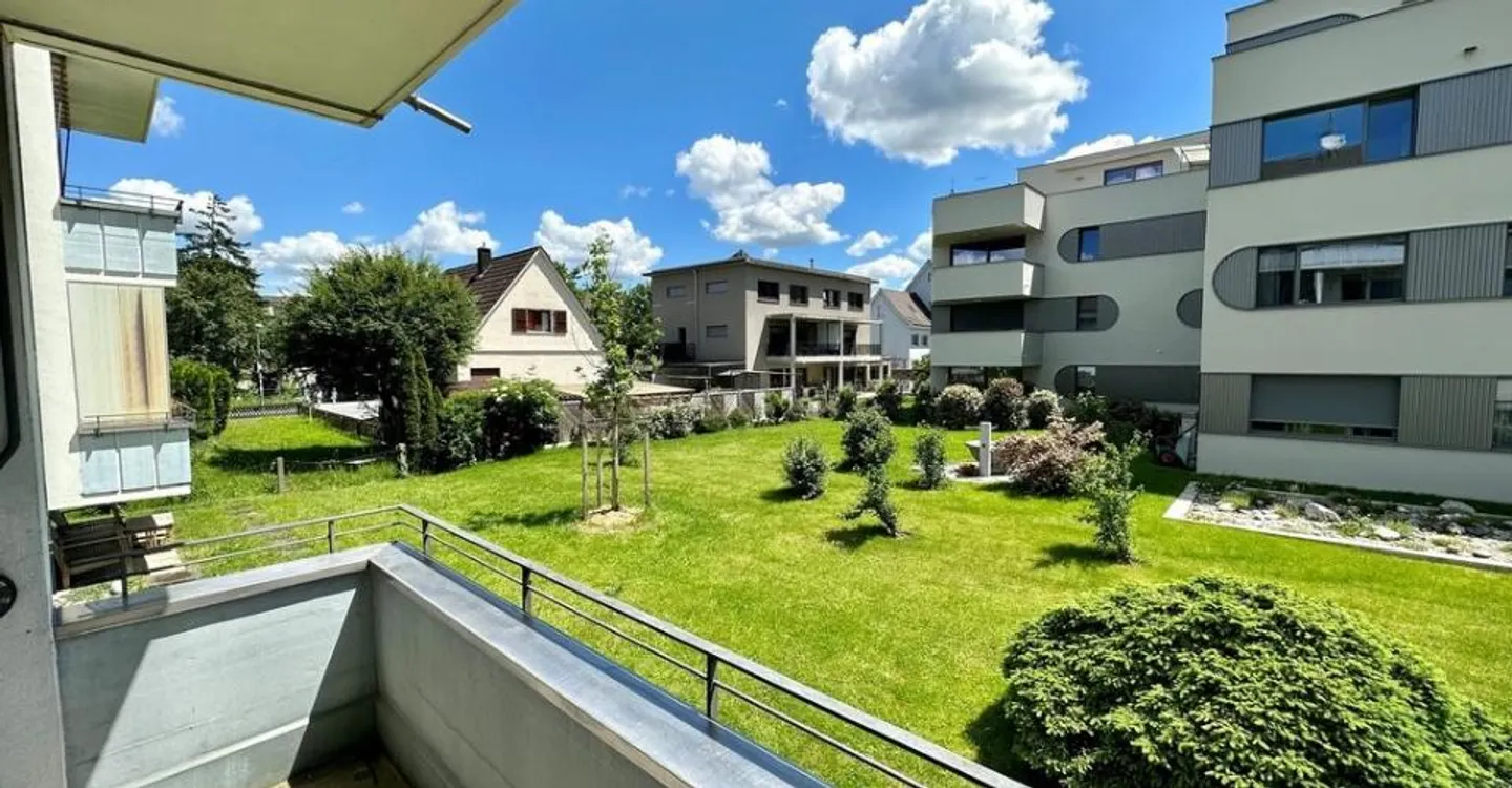 Appartement attrayant de 3 pièces au rez-de-chaussée - Photo 3 sur 8