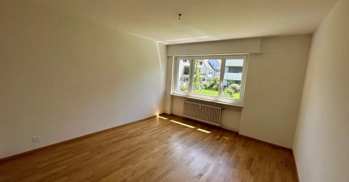 Appartement attrayant de 3 pièces au rez-de-chaussée - Photo 4 sur 8